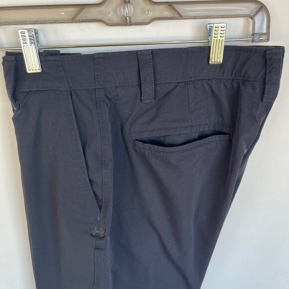 Under Armour Men's Golf  Shorts Size 34 Dark Navy Button/Zip Closure Athleisure - Picture 3 of 11
